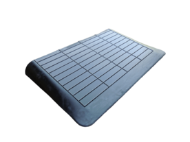 Rubberen drempelhulp 70mm x 560mm x 900mm met schuine zijvlakken (7 cm)