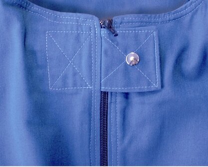 anti-scheur body met lange mouw, lange pijp en rugrits knoop